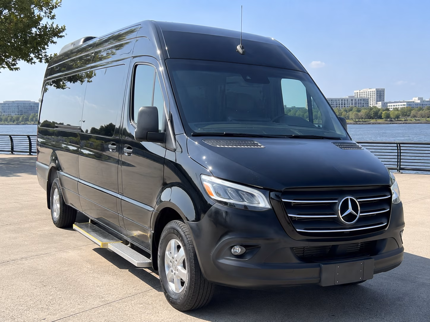 find the perfect transportation for your next airport transfer 3